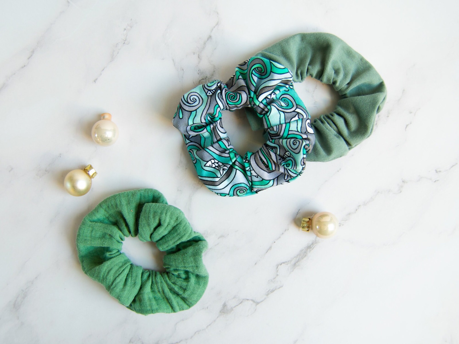 Scrunchie 3er Set aus Musselin und Jersey, grün grau Fische 2