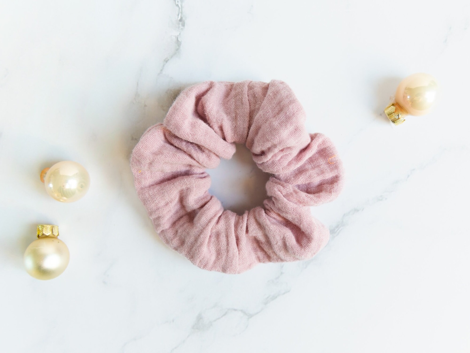 Scrunchie, Haargummis 3er Set aus Musselin und Jersey, grün beige retro Blumen, Haarschmuck für