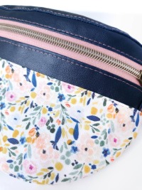 Bauchtasche // Crossbodybag Damen //Kunstleder blau Canvas Blumen // mille fleurs 4