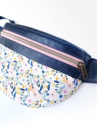 Bauchtasche // Crossbodybag Damen //Kunstleder blau Canvas Blumen // mille fleurs 2