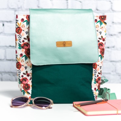 Rucksack Damen // klein // Kunstleder mint Canvas Rosen grün // nachhaltig, individuell, handgemach