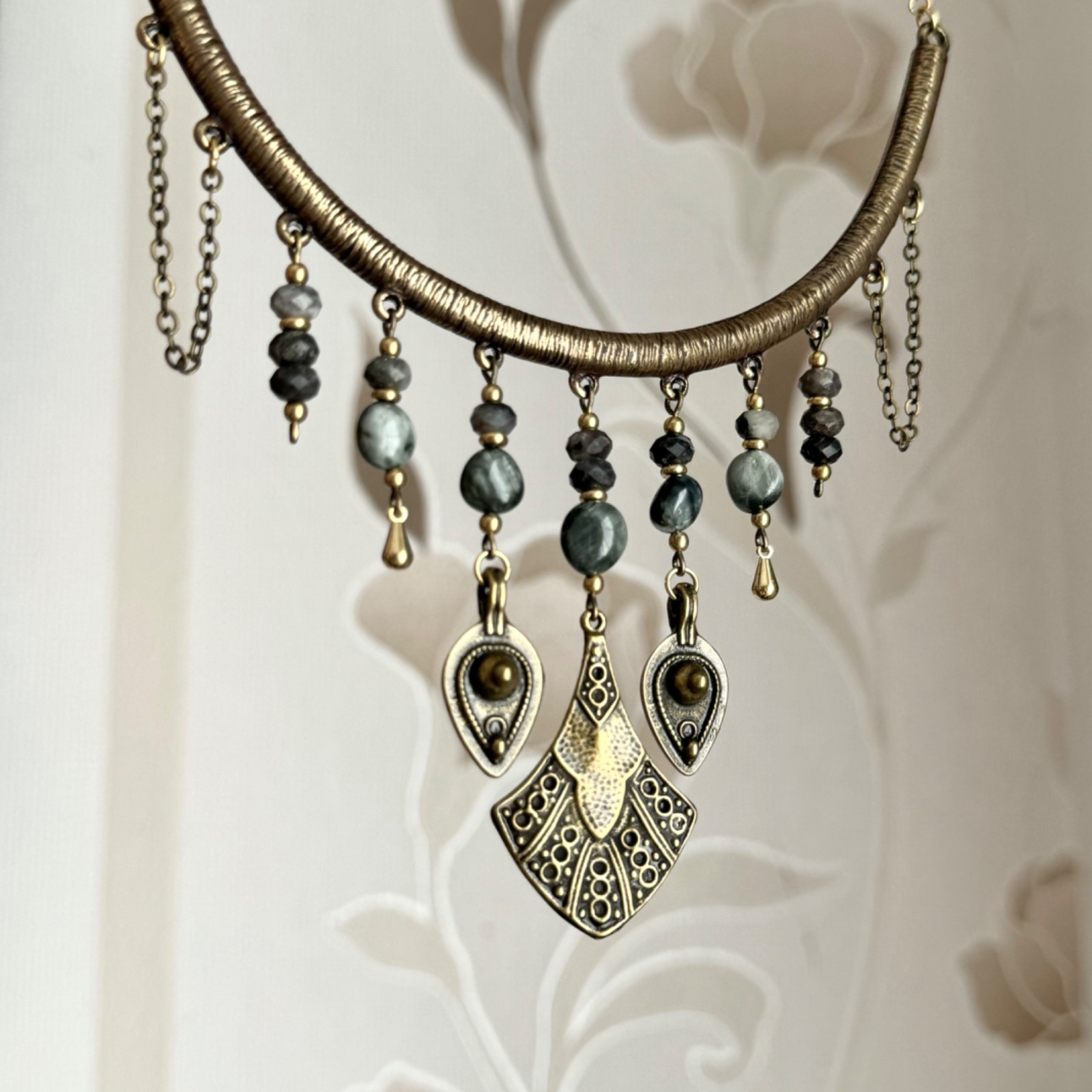 Necklace in an antique look with gemstone, bronze &amp; hawks eye 2