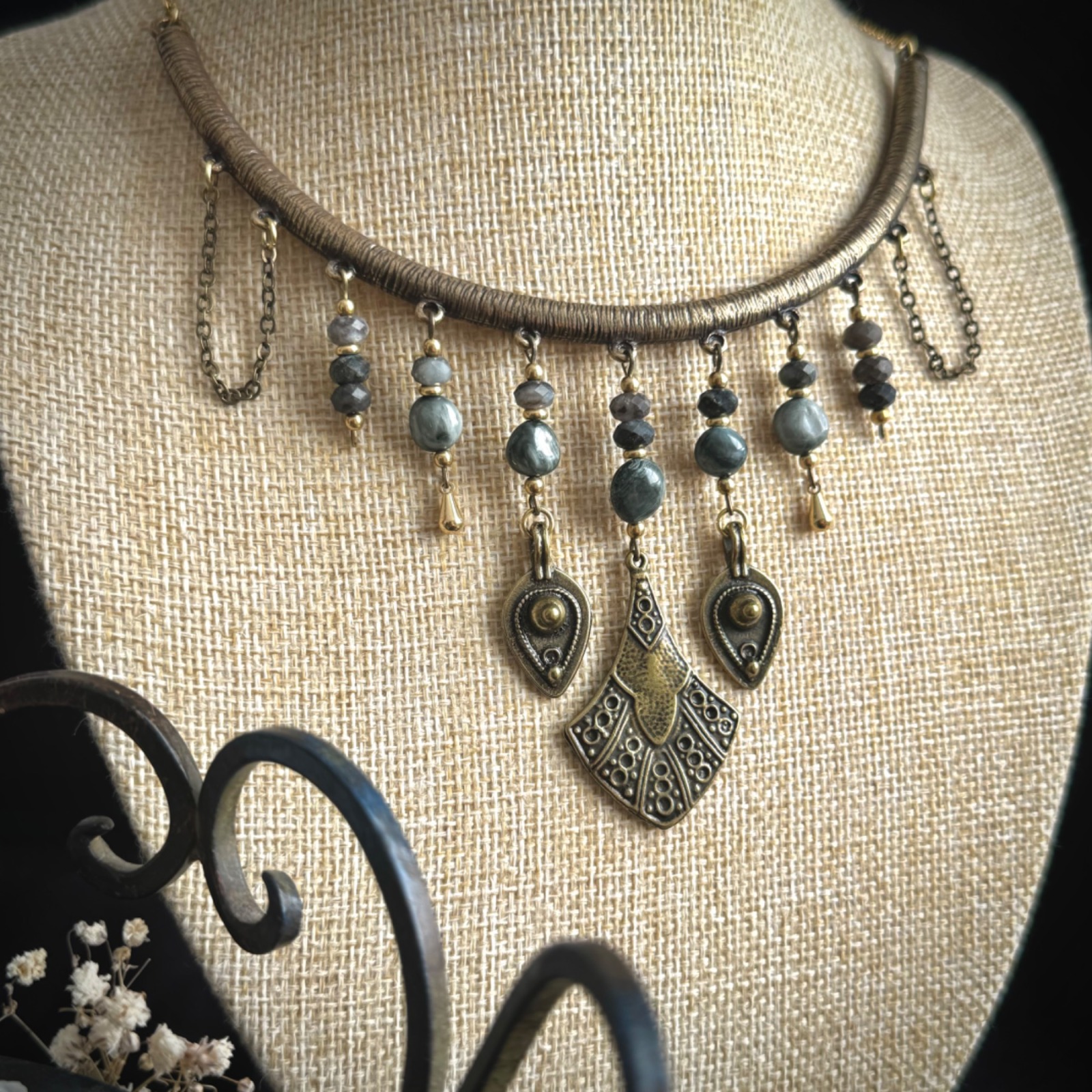 Necklace in an antique look with gemstone, bronze &amp; hawks eye 3