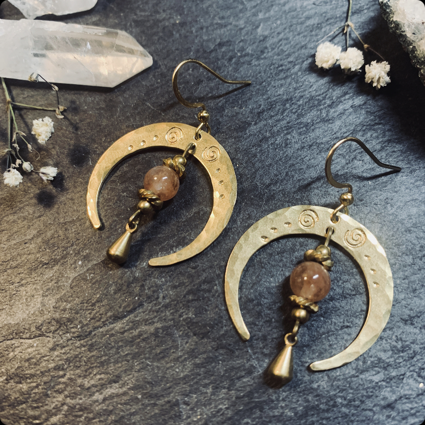 Moon-goddess earrings I Sunstone