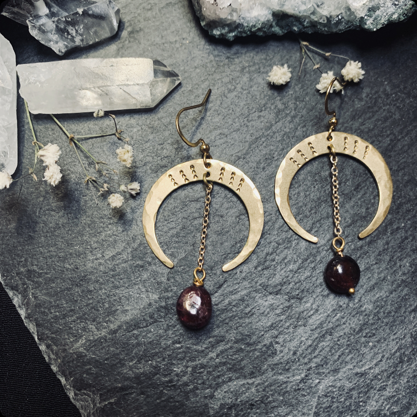 Moon-goddess earrings I Garnet, long