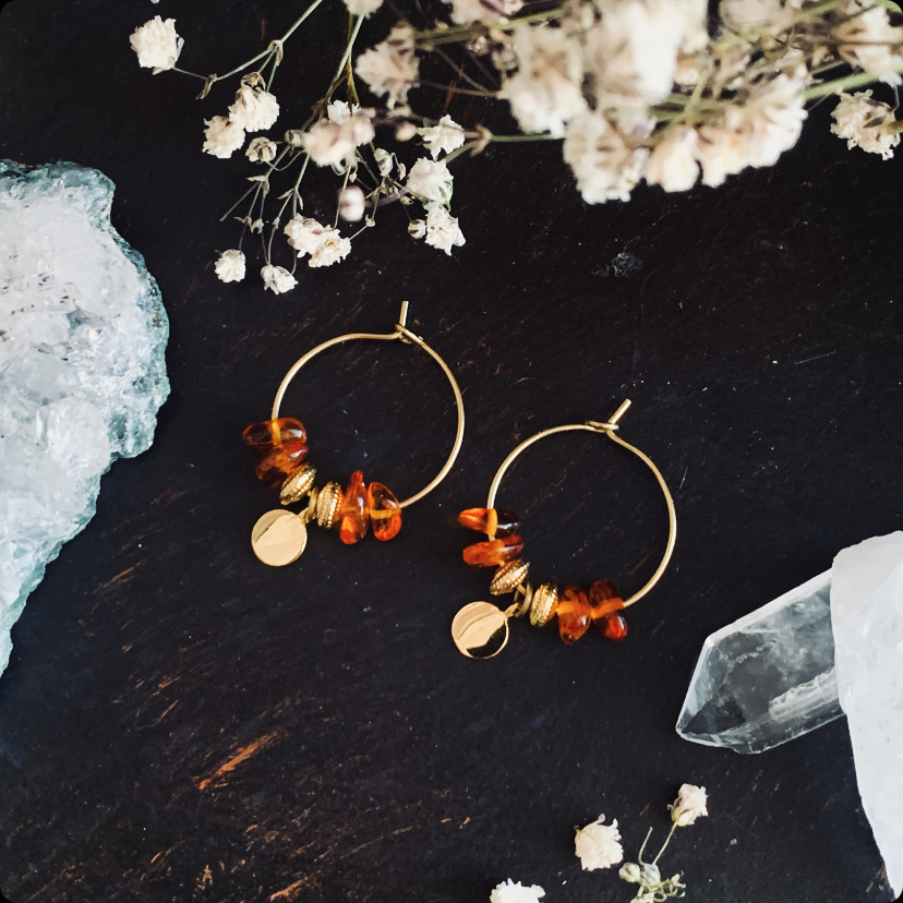 Small hoop earrings with polished amber 2