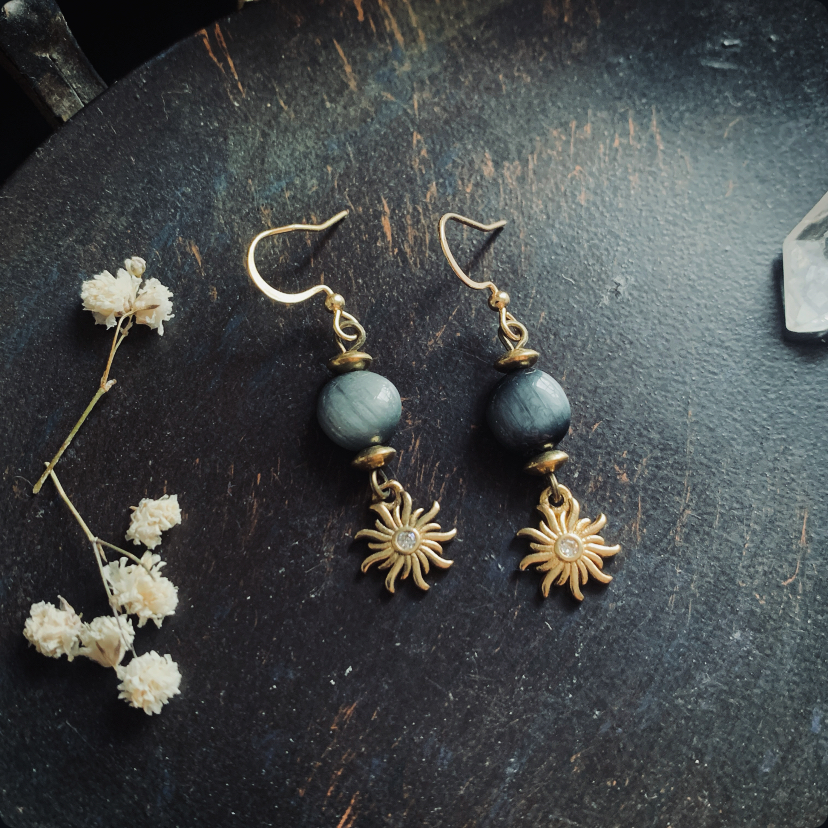 Earrings with sun pendant and blue tiger eye 2