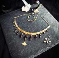 Antike Halskette, von Hand gestempeltes Collier aus Messing 6