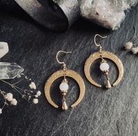 Moon-goddess earrings I Moonstone