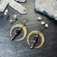 Moon-goddess earrings I Garnet 4