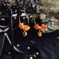 Small hoop earrings with polished amber 3