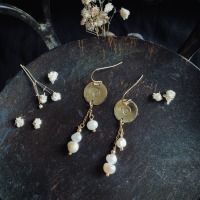 Delicate hanging earrings with spirals and freshwater pearls