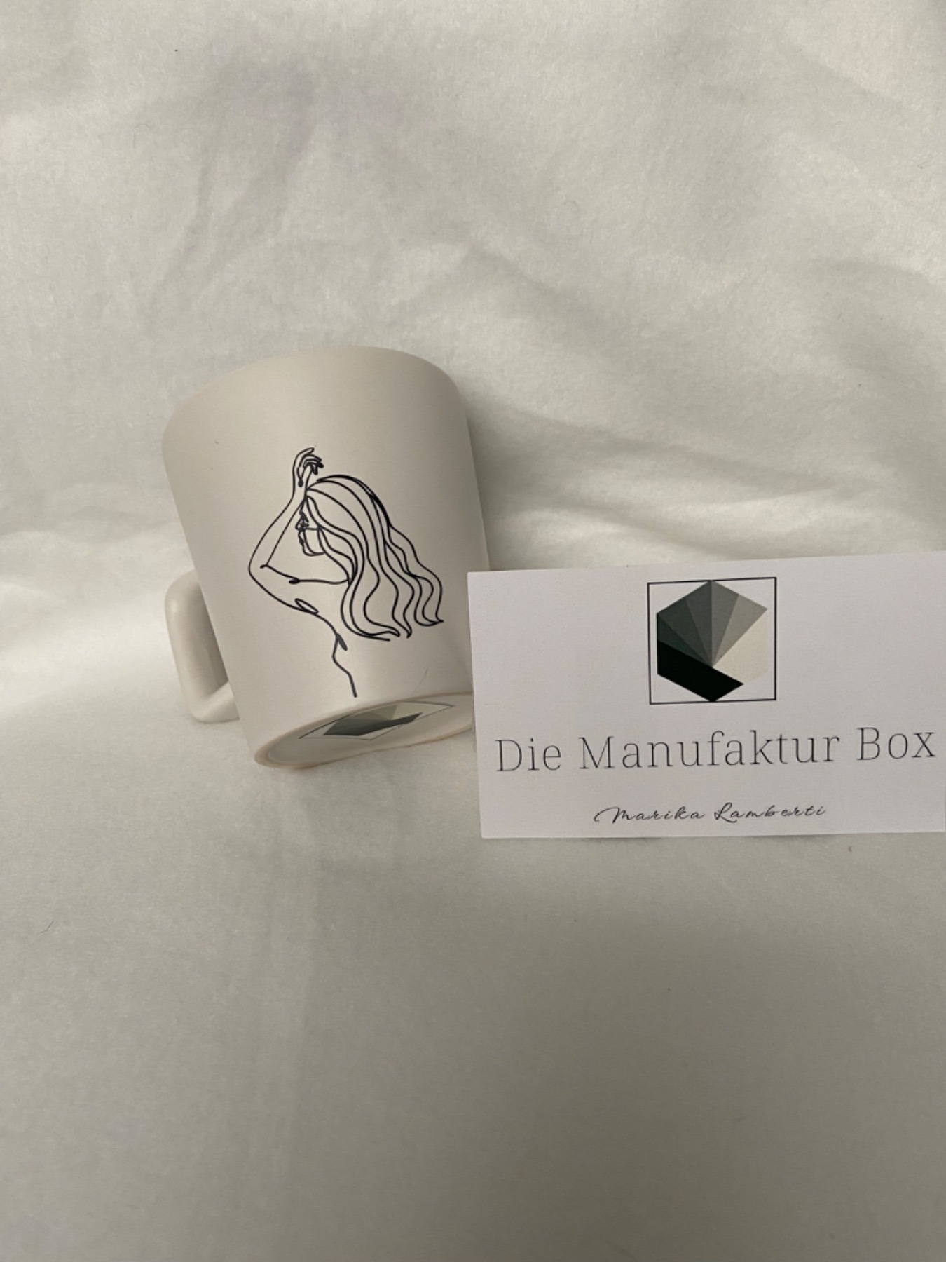 Personalisierte Tasse mit One Line Art