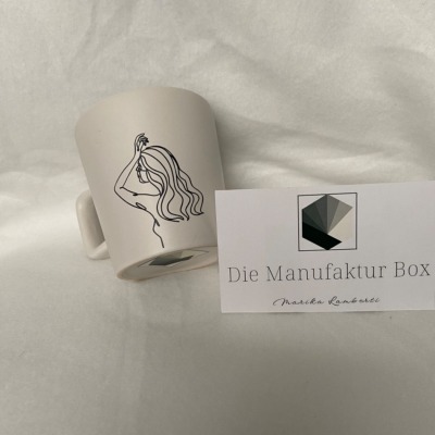 Personalisierte Tasse mit One Line Art