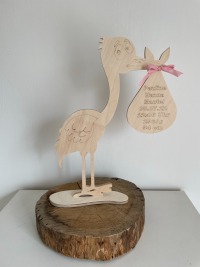 Geschenk zur Geburt personalisierter Storch aus Holz 5