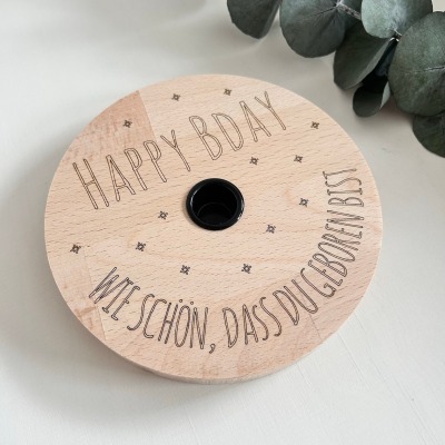personalisierter Geburtstagsteller aus Holz mit Kerzenhalter und Gravur