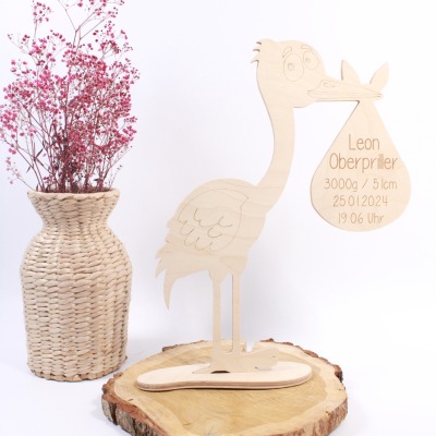 Geschenk zur Geburt personalisierter Storch aus Holz