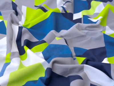 French Terry Dreiecke grafisches Muster blau lime Streetstyle by lycklig design, Sommersweat