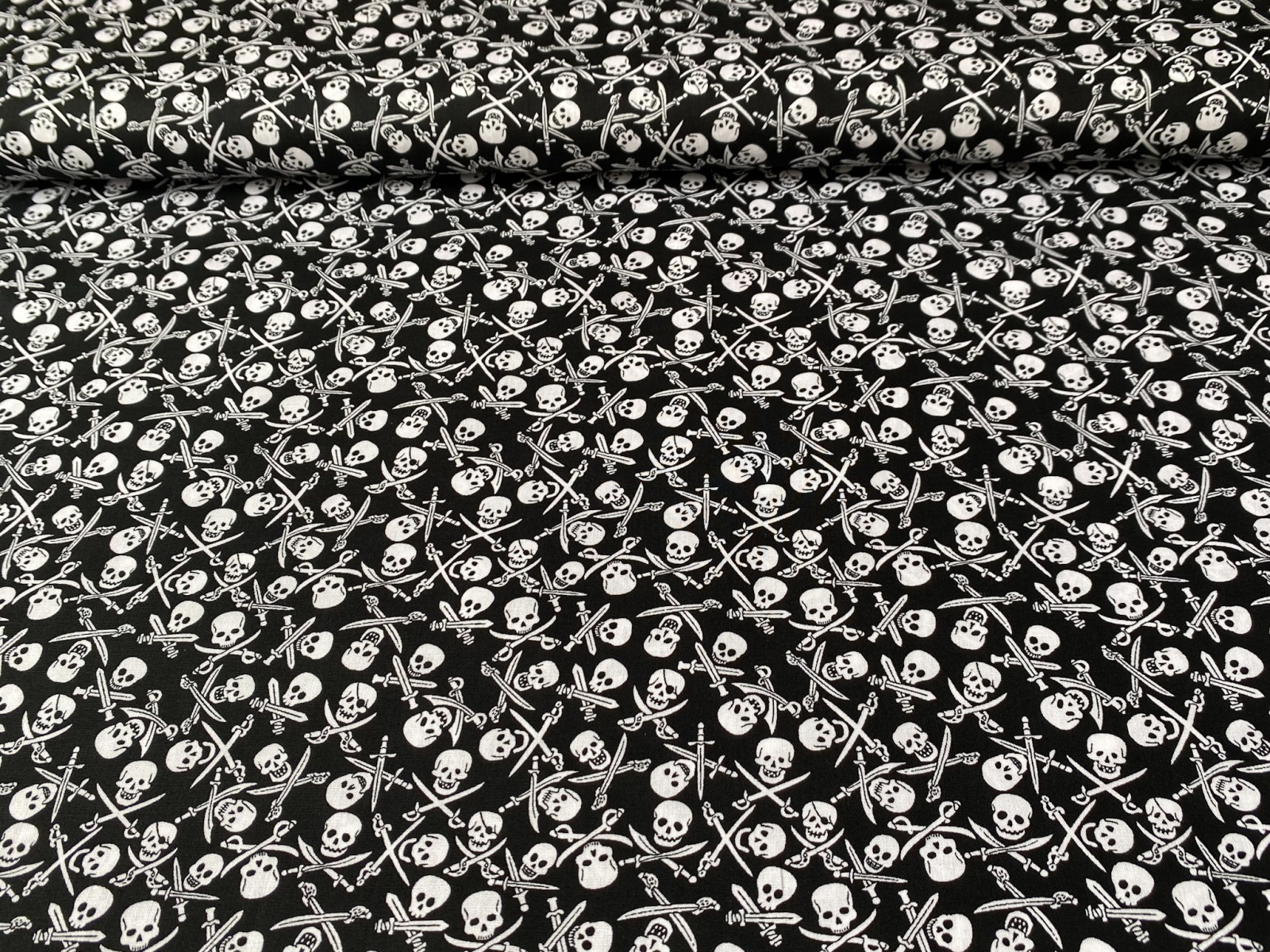Stoff Totenköpfe - schwarz - 100% Baumwolle | 13,00 EUR/m 5