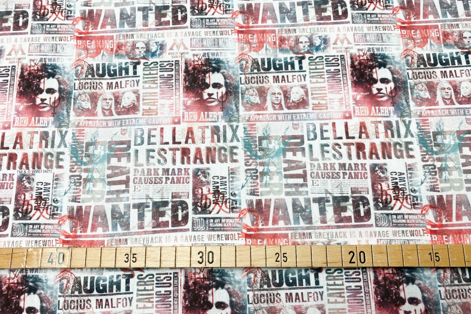Harry Potter Stoff - Bellatrix Lestrange - weißgrundig - Zeitung - 1300 EUR/m - 100 Baumwolle - Li