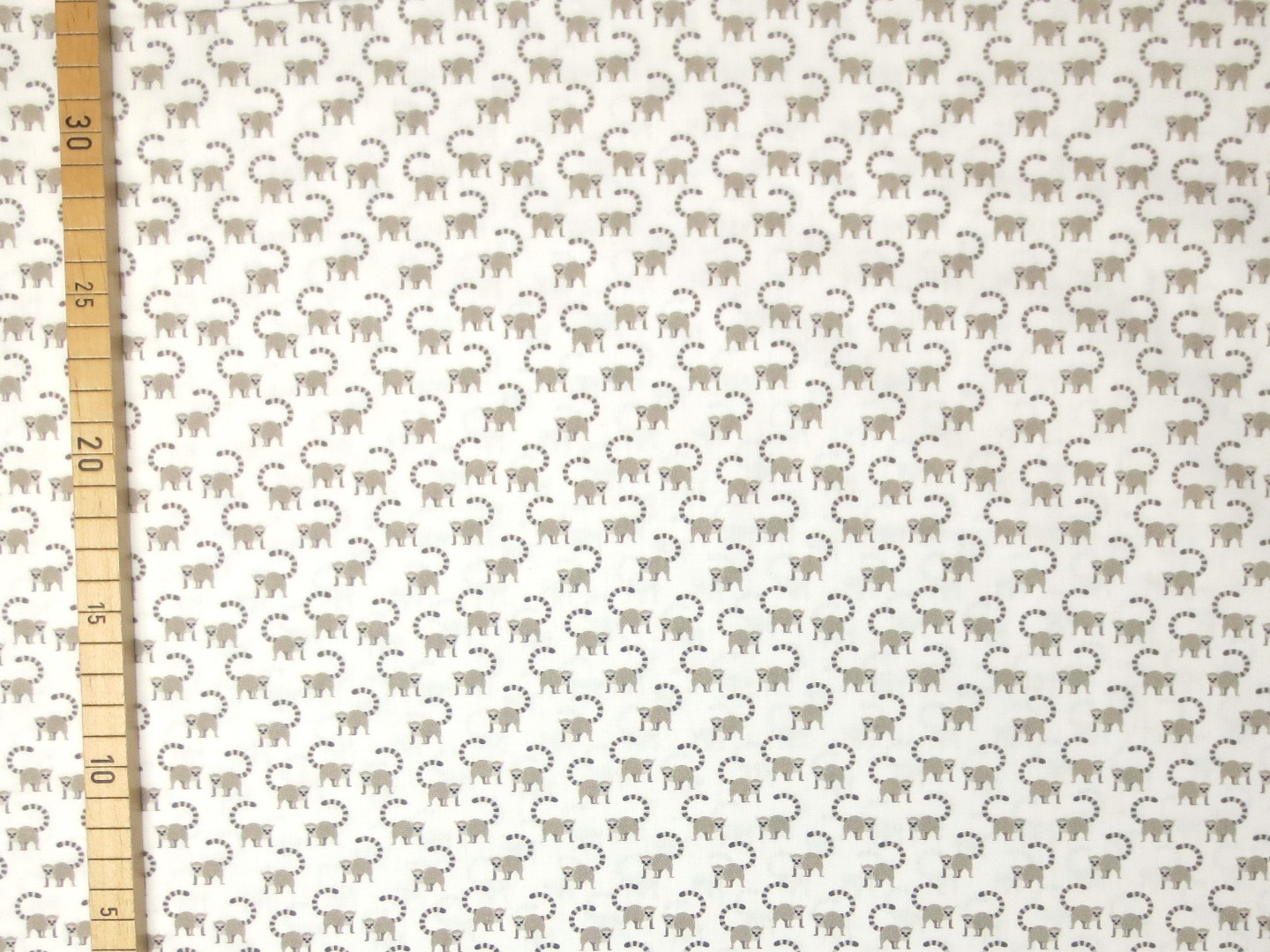 Baumwollstoff Kattas - Lemuren - Halbaffen - weiß - 100 Baumwolle 2