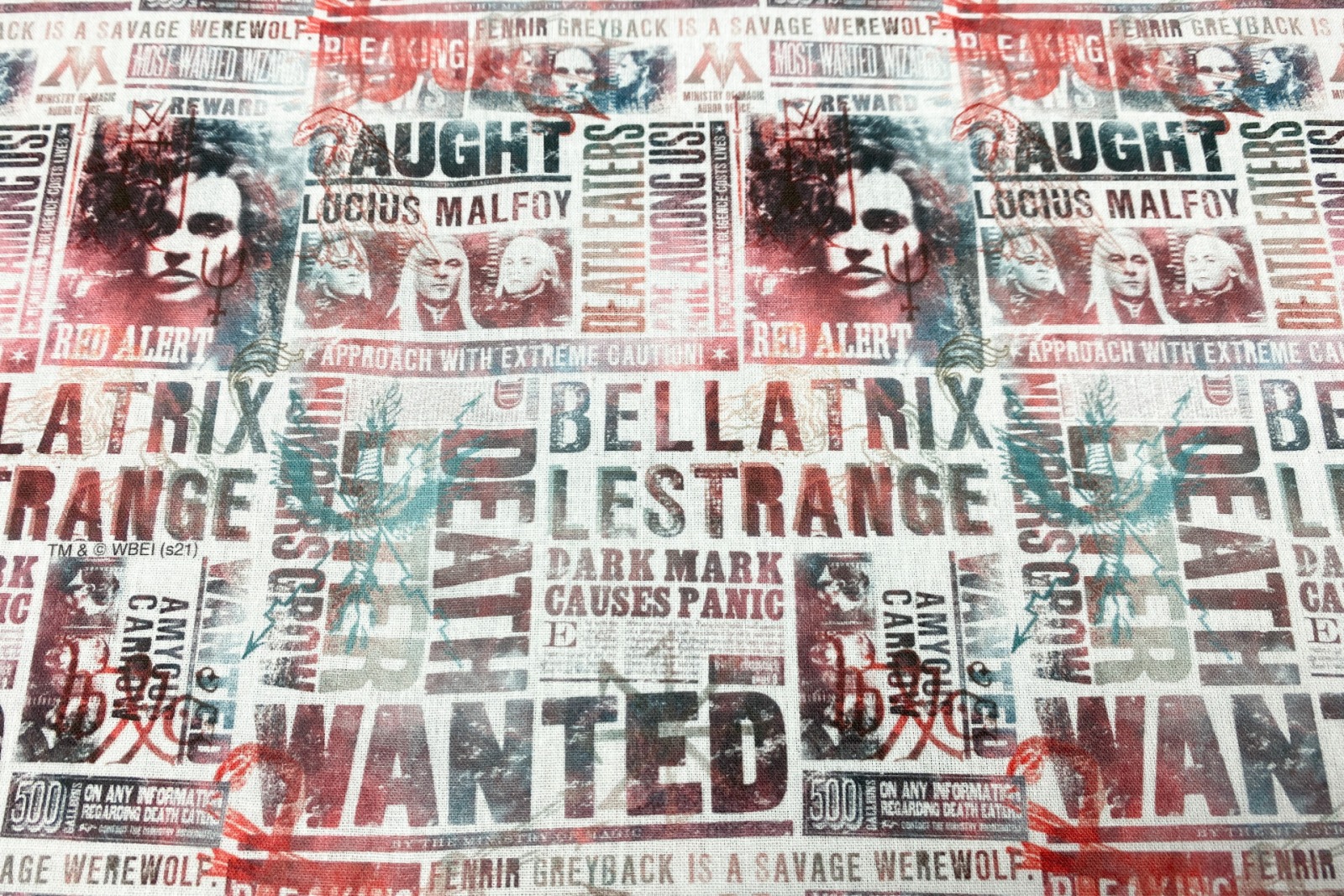 Harry Potter Stoff - Bellatrix Lestrange - weißgrundig - Zeitung - 1300 EUR/m - 100 Baumwolle -