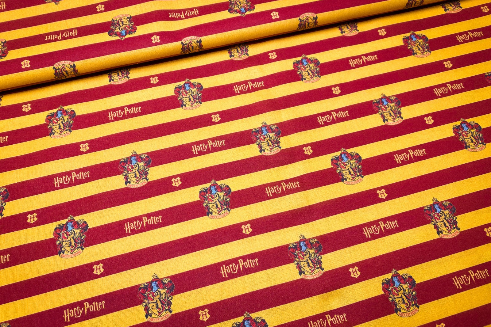 Harry Potter Stoff - Hausfarben Gryffindor - rot und gelb gestreift - 1300 EUR/m - 100 Baumwolle -