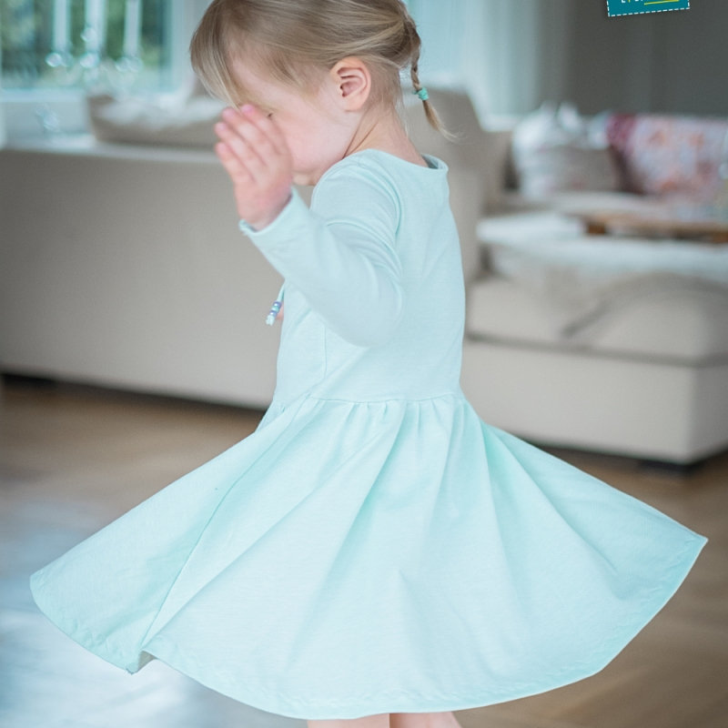 Kleine Ballerina Kleid von AnniNanni - Papierschnittmuster - Drehkleid - Blaubeerstern 3