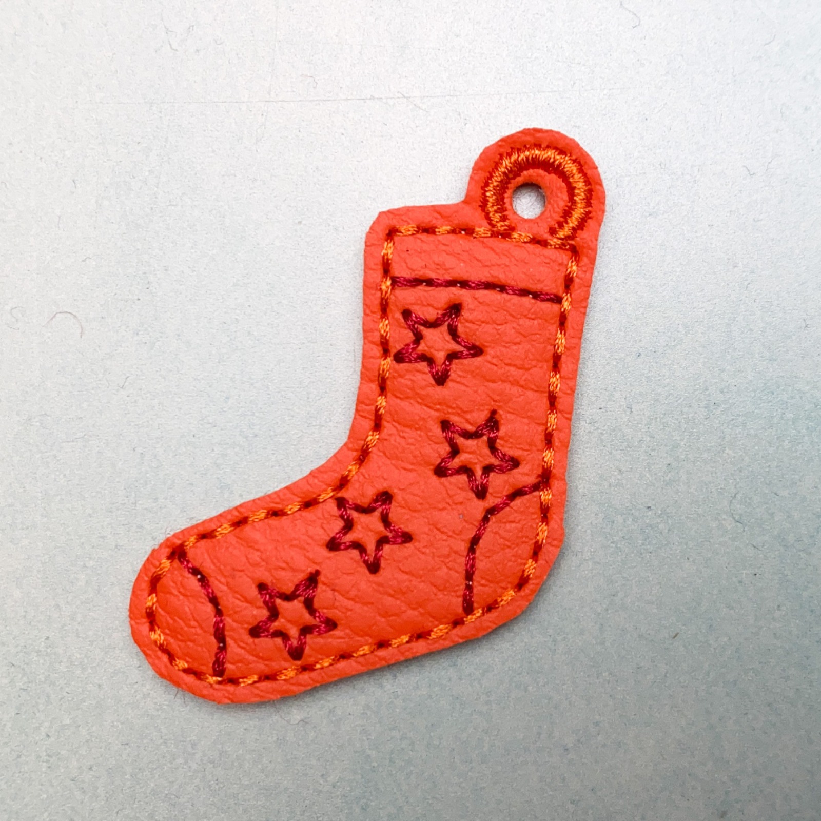 Schlüsselanhänger orange Socke mit roten Sternen - Welt Down Syndrom Tag