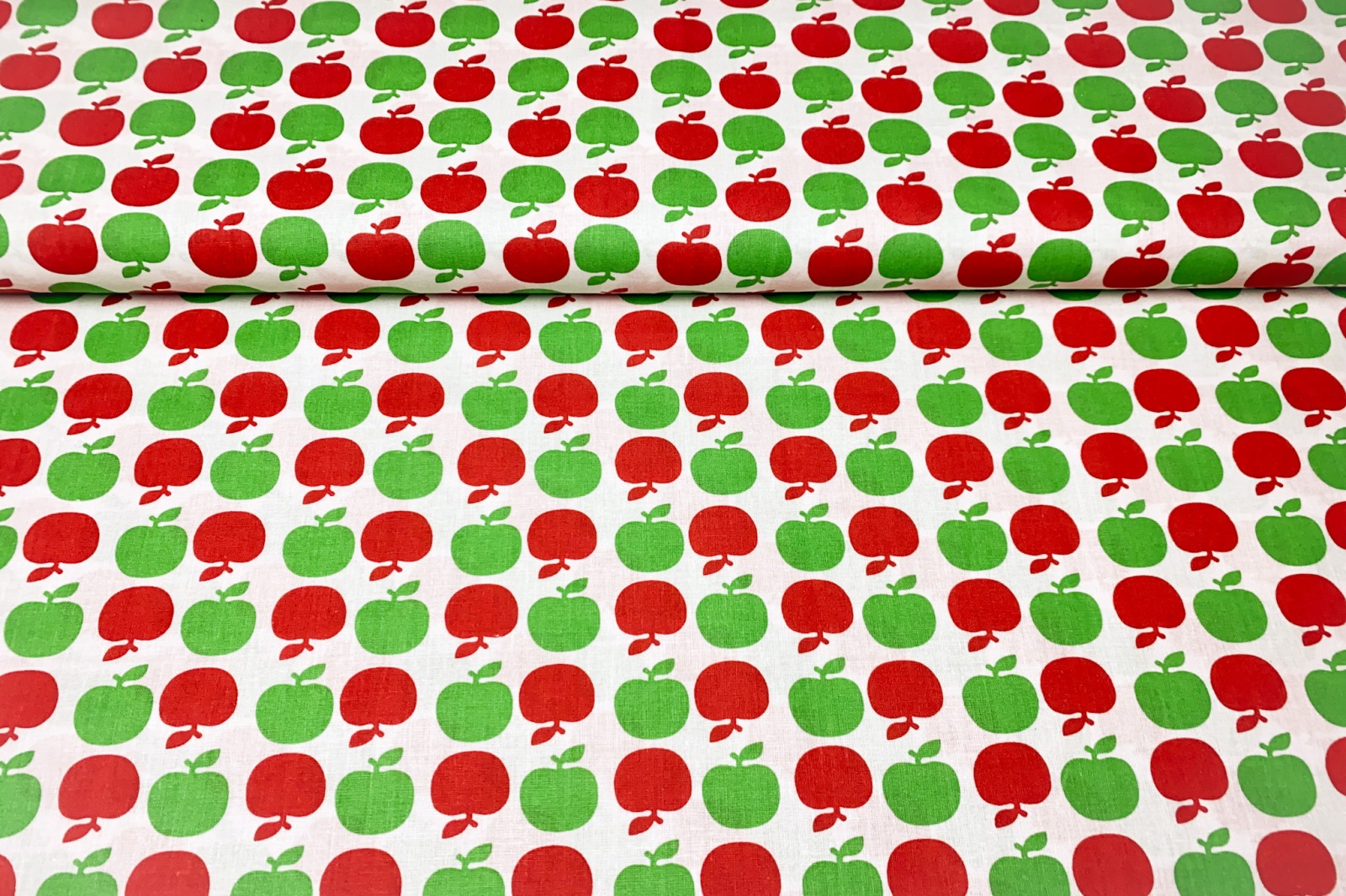 Stoff Apfel weiß | grüne und rote Äpfel | 11,00 EUR/m 5