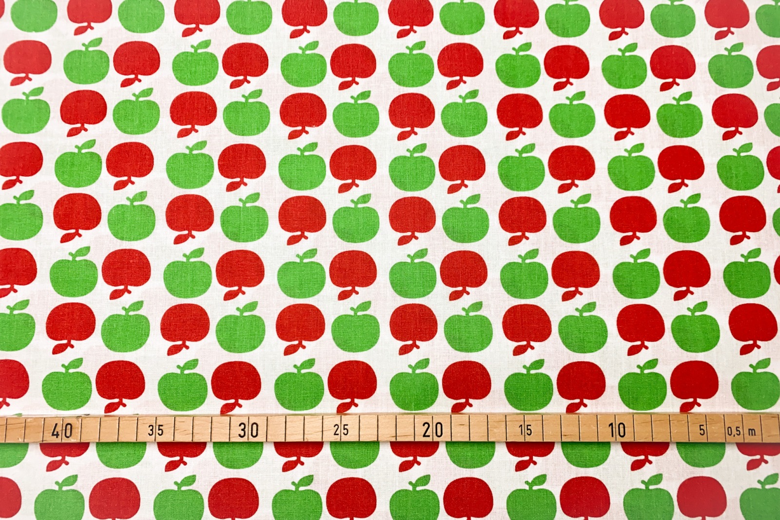 Stoff Apfel weiß | grüne und rote Äpfel | 11,00 EUR/m 2