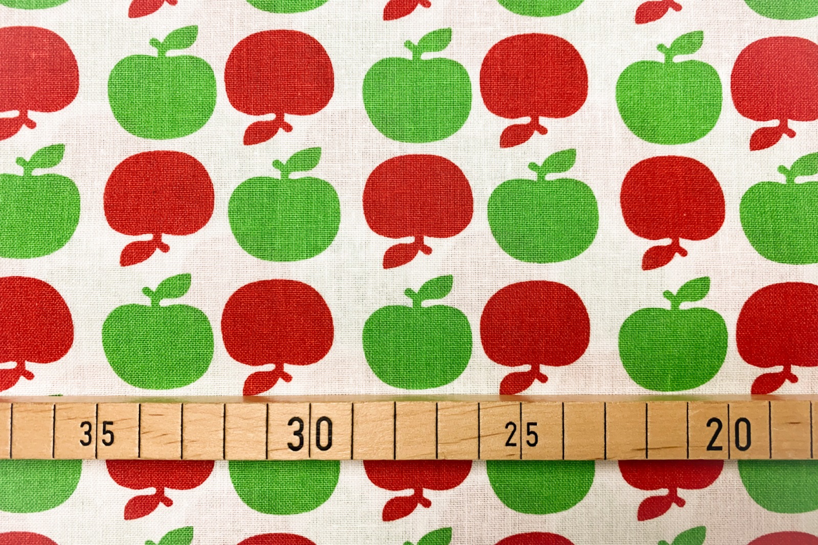 Stoff Apfel weiß | grüne und rote Äpfel | 11,00 EUR/m