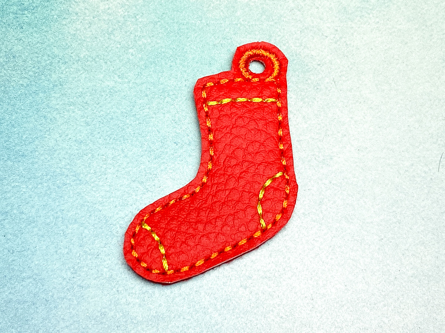Schlüsselanhänger rote Socke mit gelben Akzenten -Welt Down Syndrom Tag