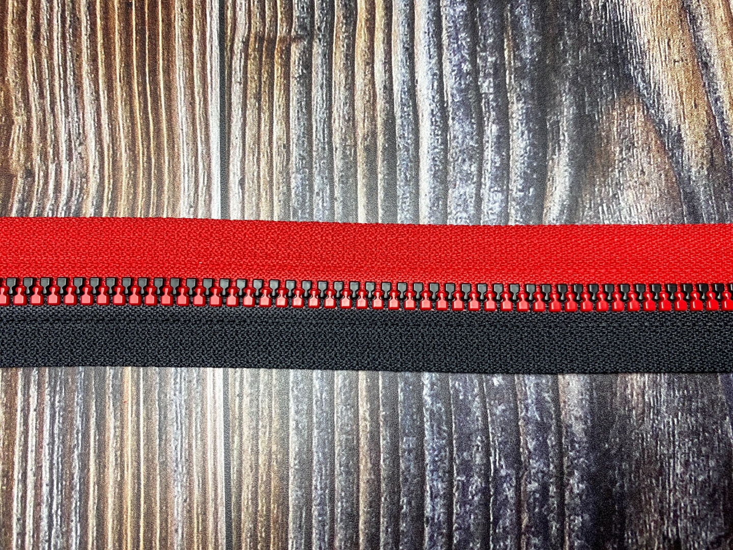 Endlos-Reißverschluss - schwarz/rot - in 20 cm Schritten 2