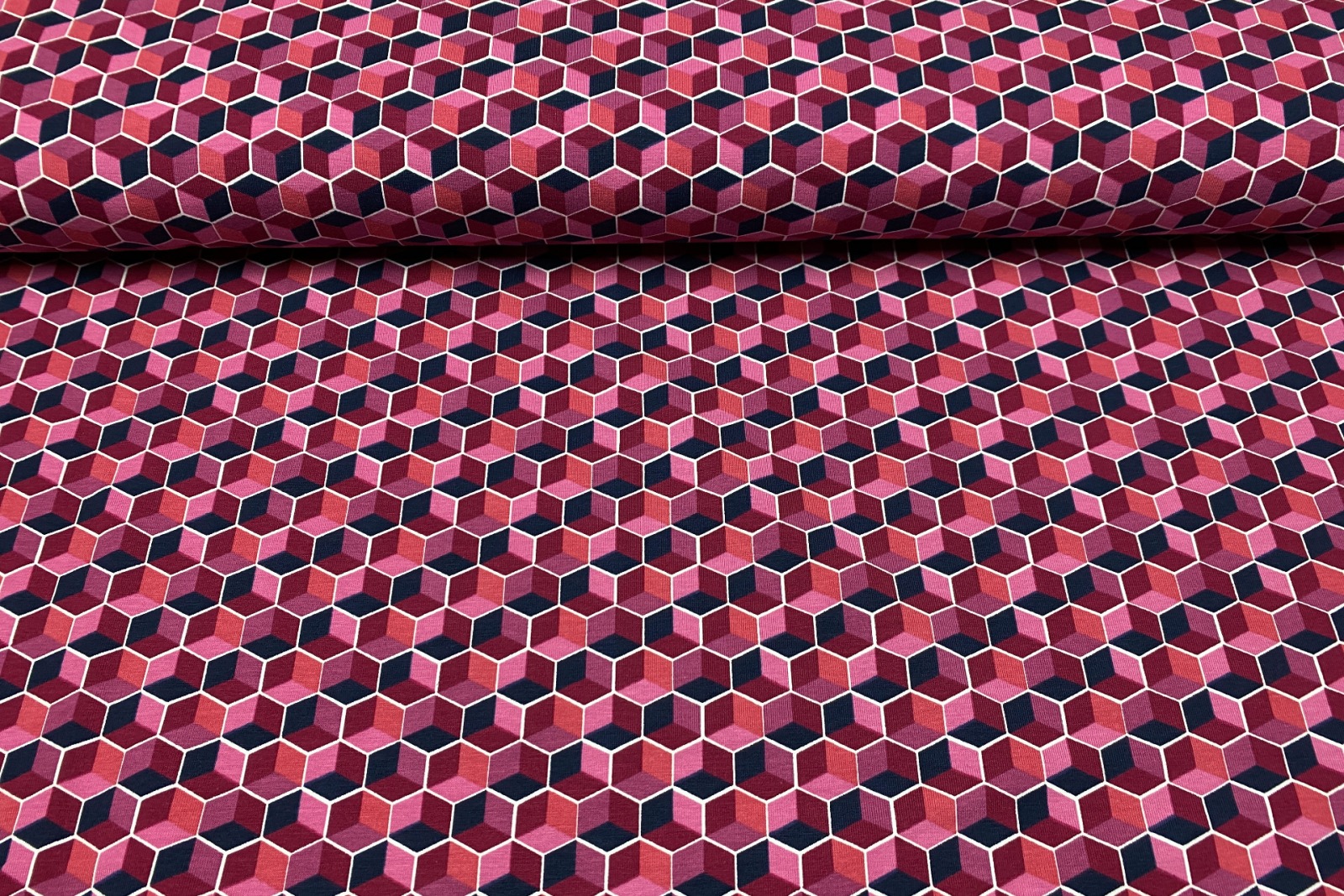 Jersey Würfel - weinrot-rosa - 1650 EUR/m - grafische Muster 4