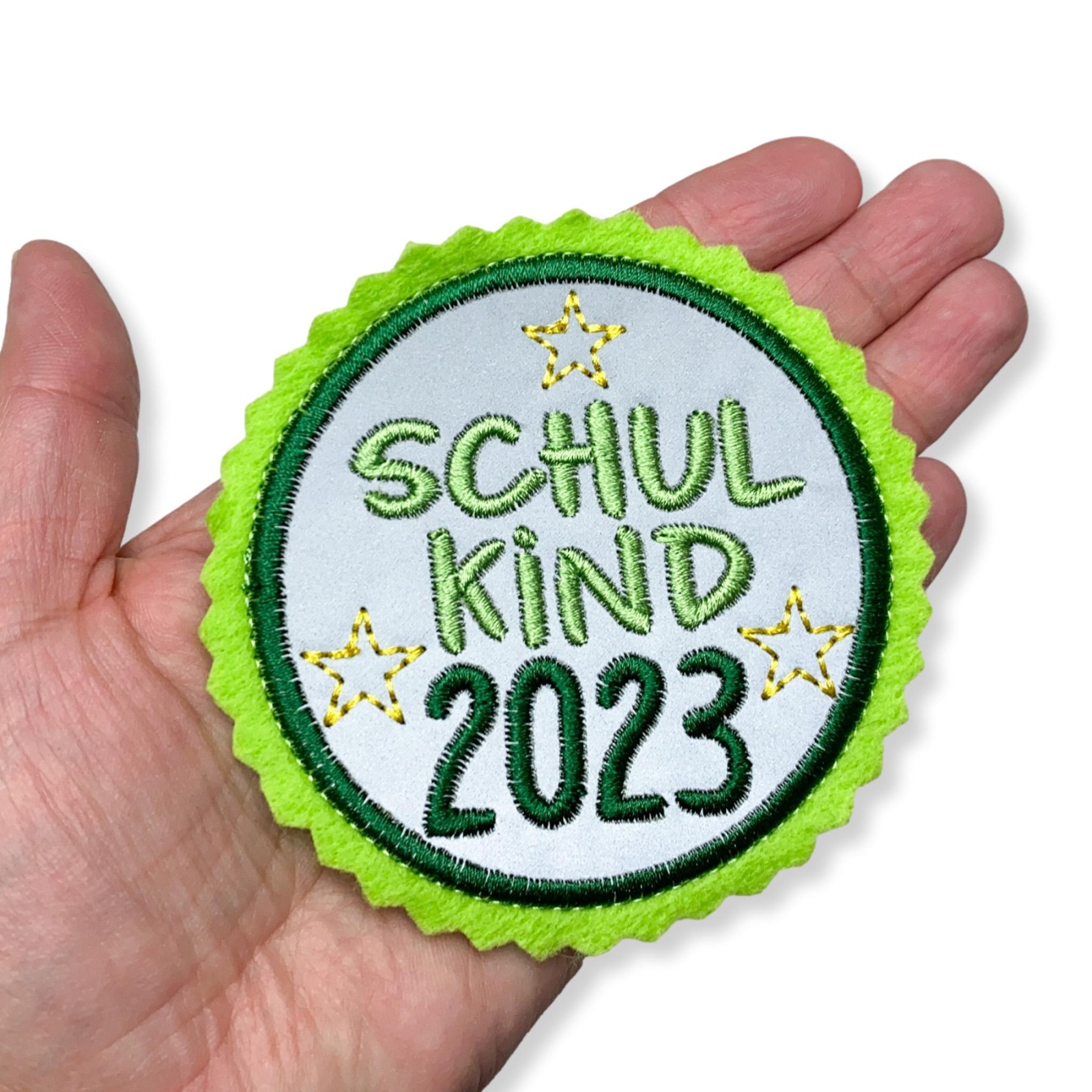 Klettie Schulkind 2024, 8cm Durchmesser, Reflektor, hellgrün, dunkelgrün, Einschulung Schulranzen