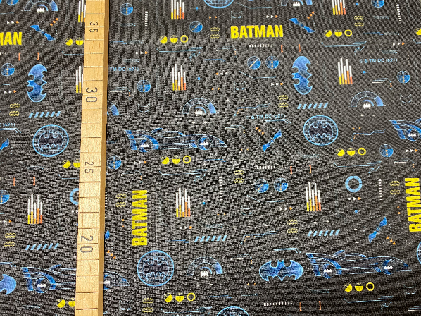 Batman Stoff - Batman Schriftzug - schwarz - Batmobil - Batman Logo - 100 Baumwolle - Lizenzstoff