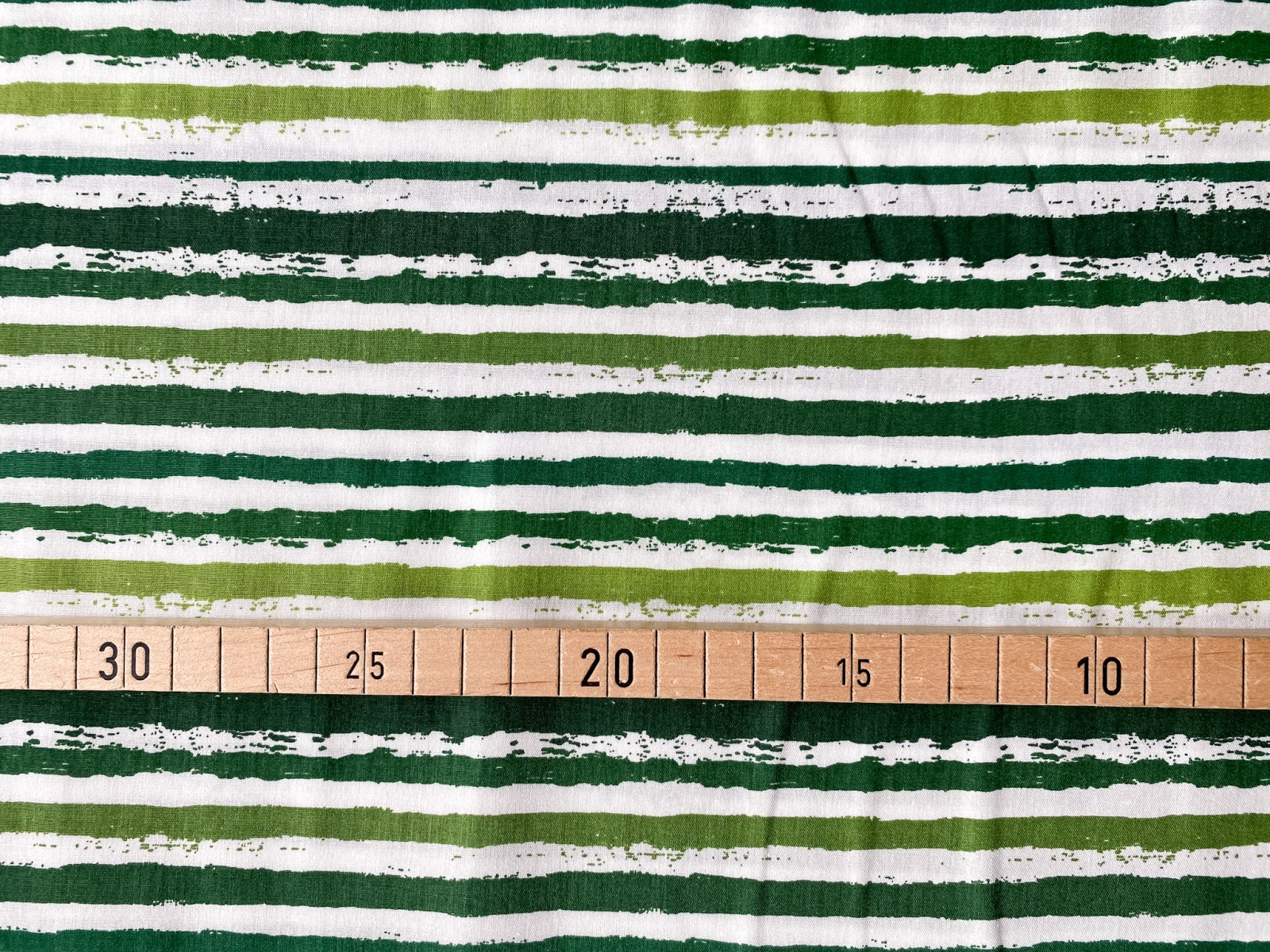 Stoff unregelmäßige Streifen - Grüntöne - schmale Streifen - 100% Baumwolle | 10,00 EUR/m