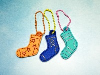 Schlüsselanhänger dunkelblaue Socke mit gelben Sternen -Welt Down Syndrom Tag 4