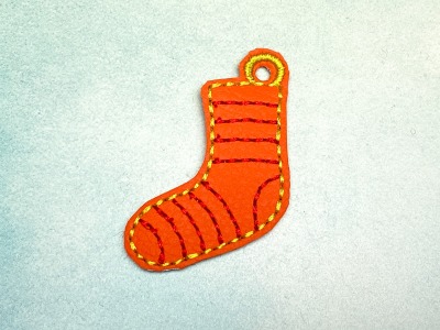 Schlüsselanhänger orange Socke mit roten Ringelstreifen -Welt Down Syndrom Tag