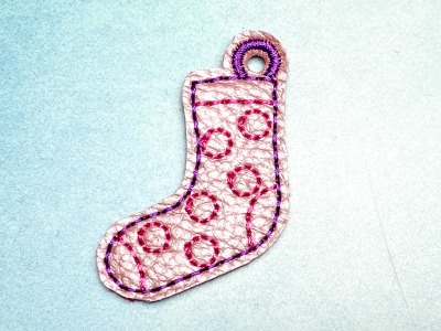 Schlüsselanhänger puderrosa Socke mit pinken Punkten -Welt Down Syndrom Tag