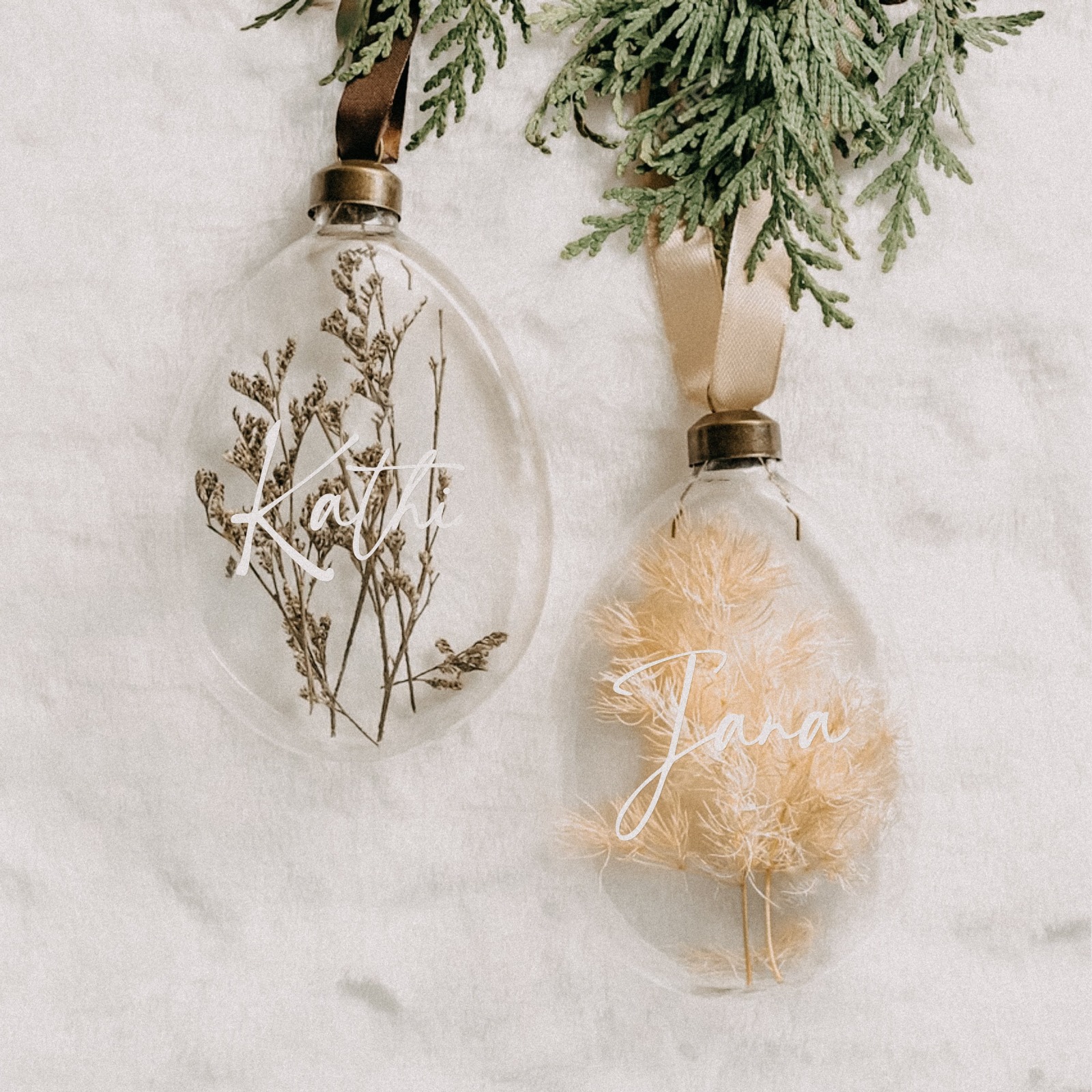 GLAS OSTEREI MIT TROCKENBLUMEN, PERSONALISIERT