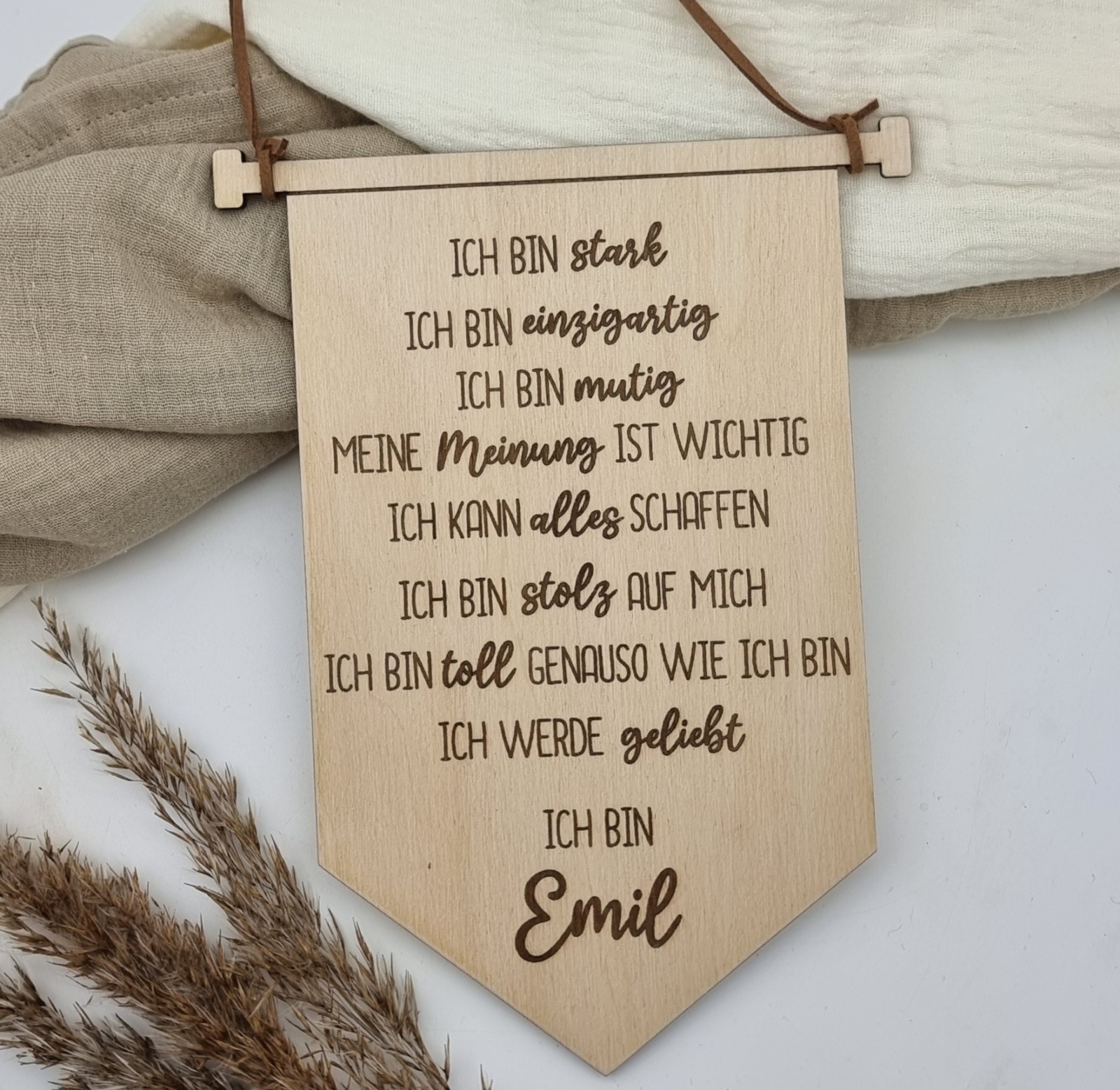 Wimpel aus Holz mit positiven Affirmationen 2