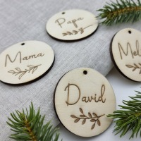 Gift tags with names made of wood 3