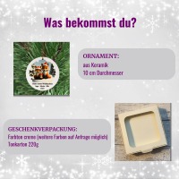 Anhänger Weihnachten personalisiert mit Geschenkbox, Ornament 10 cm aus Keramik, Tannenbaumschmuck