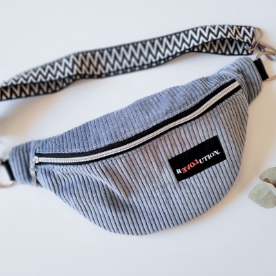 Bauchtasche - Hip bag aus Cord, anschmiegsam, weich, modern mit Patch, Grobcord, Slingbag grau, Hüf