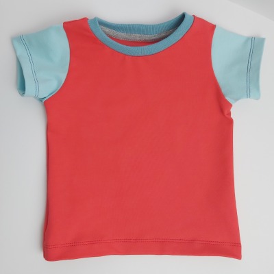 T-Shirt aus Bio Baumwolle Colorblocking rot-blau