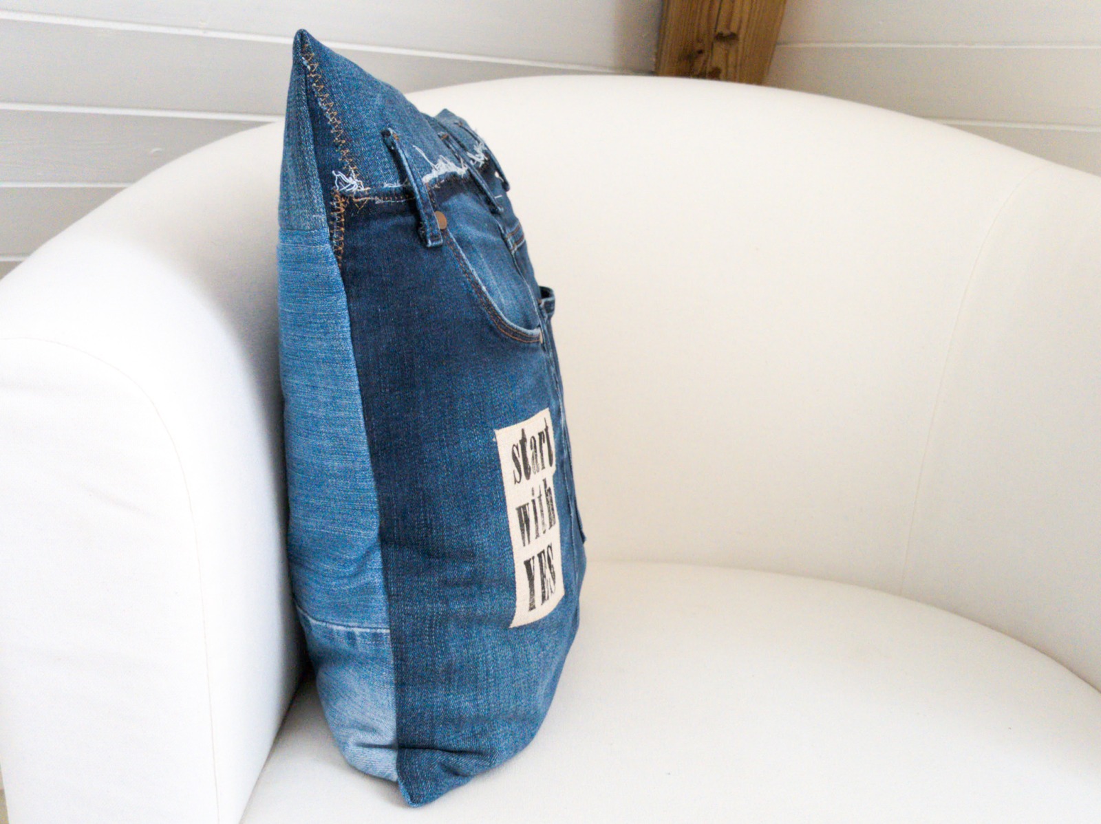 Upcycling-Kissenhülle | Jeans | 40 cm/ 15,75 | quadratisch | Statement start with yes | gestempelt