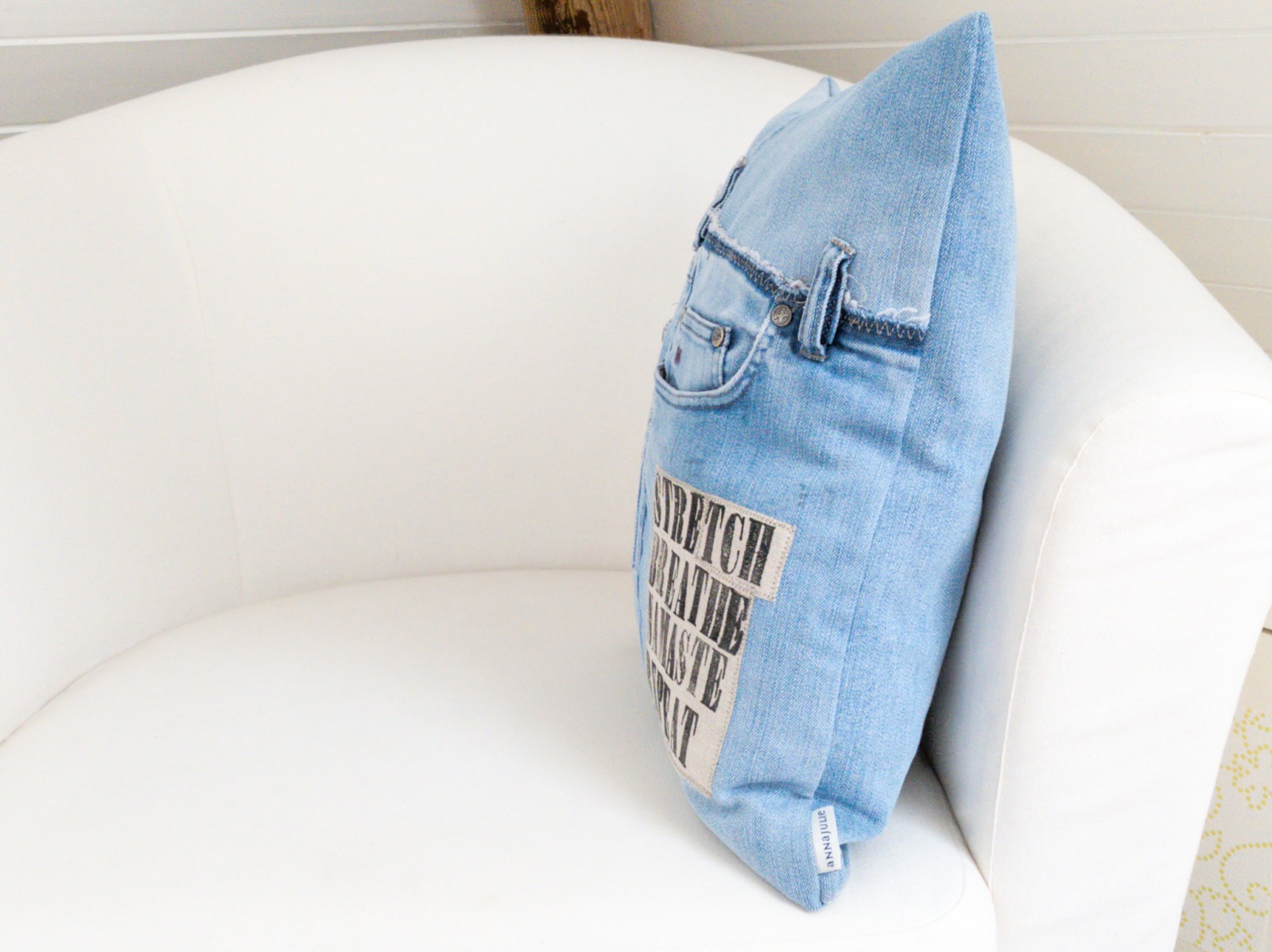 Upcycling-Kissenhülle | Jeans | 40 cm/ 15,75 | quadratisch | Statement stretch, breathe, namaste,