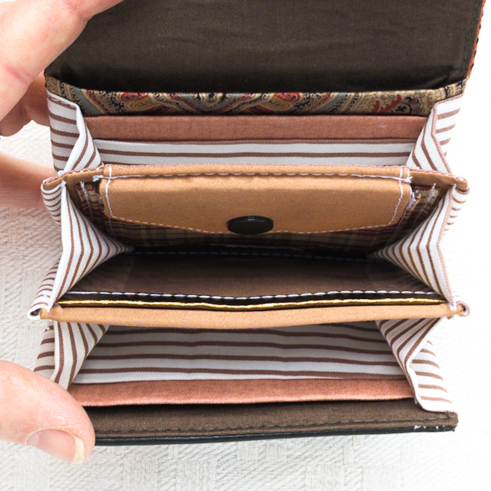 Portemonnaie | 11,5 cm/ 4,5 breit | Möbelbezugsstoff | rostrot | Leder | schwarzbraun | innen